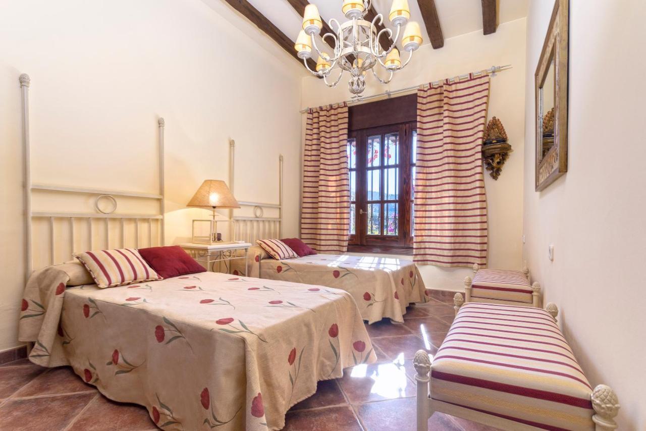 Casa Flores con Piscina interior climatizada Alcaucín Esterno foto