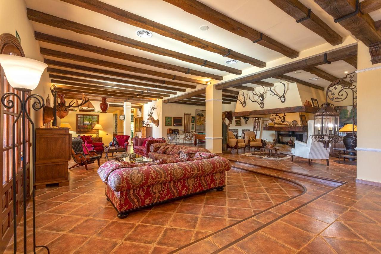 Casa Flores con Piscina interior climatizada Alcaucín Esterno foto