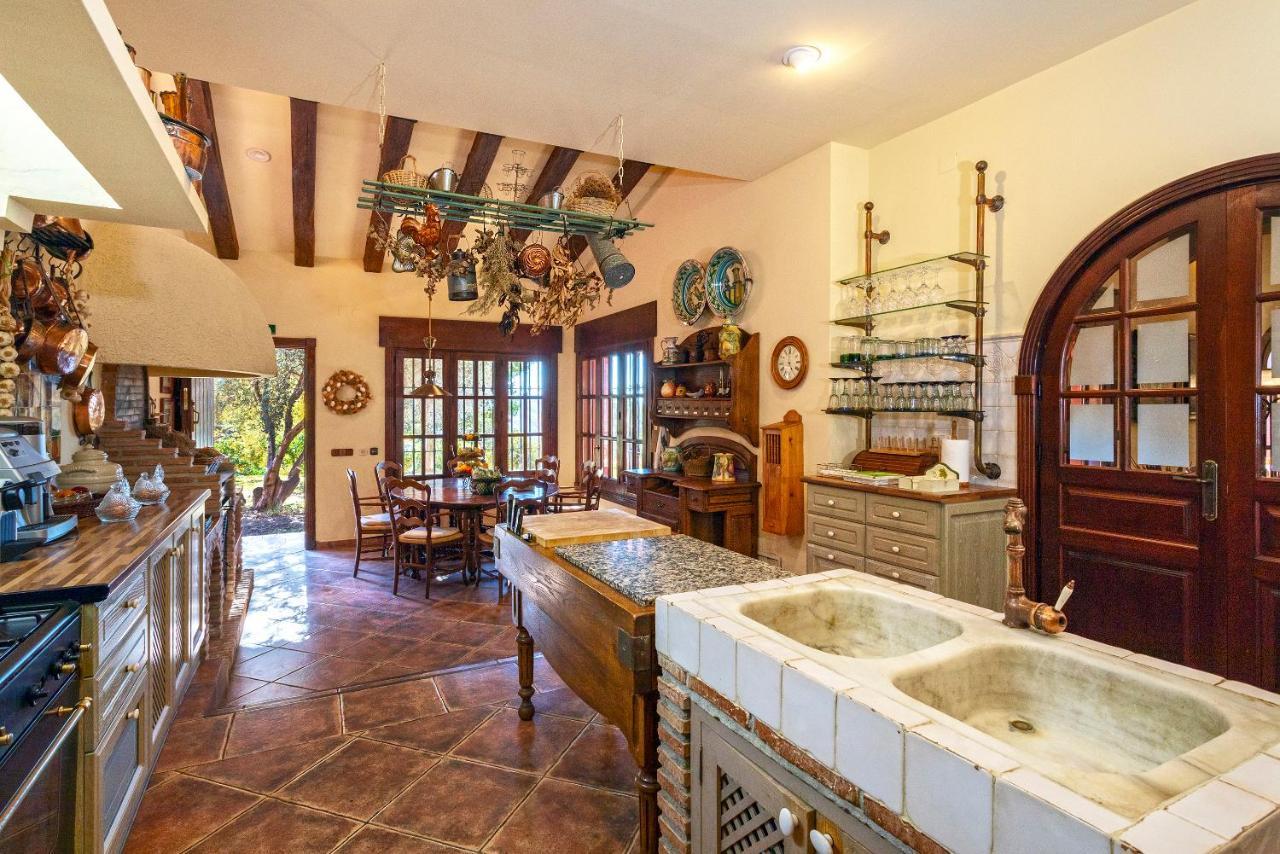 Casa Flores con Piscina interior climatizada Alcaucín Esterno foto